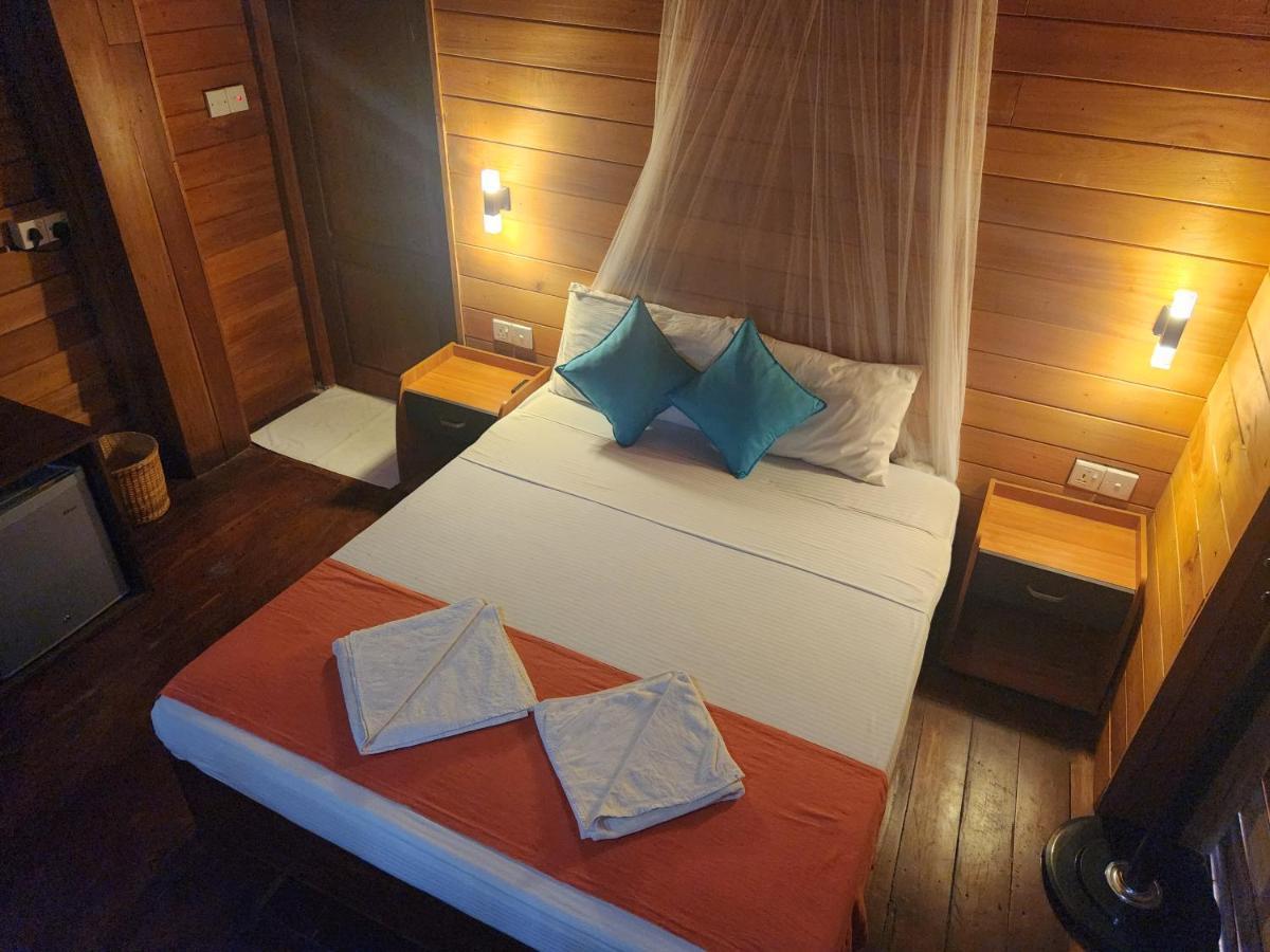 Wilpattu Tree House Bed & Breakfast Nochchiyagama Bagian luar foto