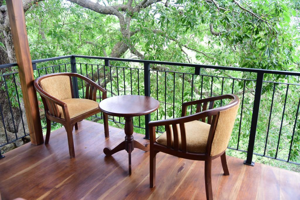 Wilpattu Tree House Bed & Breakfast Nochchiyagama Bagian luar foto