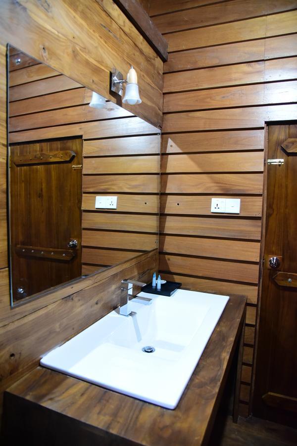 Wilpattu Tree House Bed & Breakfast Nochchiyagama Bagian luar foto
